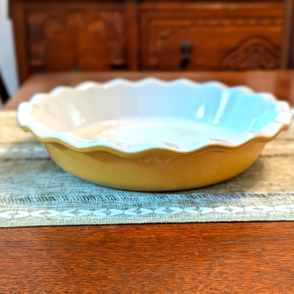 Emile Henry Other - Emile Henry 9" Ruffled Edge Sunflower Yellow Ceramic Pie Dish/Pan